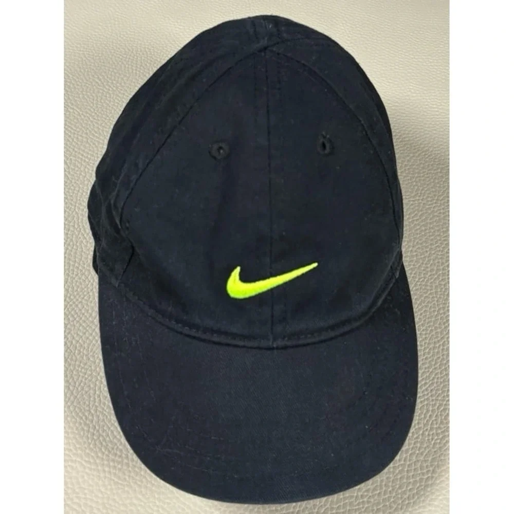 Infant boys Just Do It NIKE hat with Velcro back. EUC.